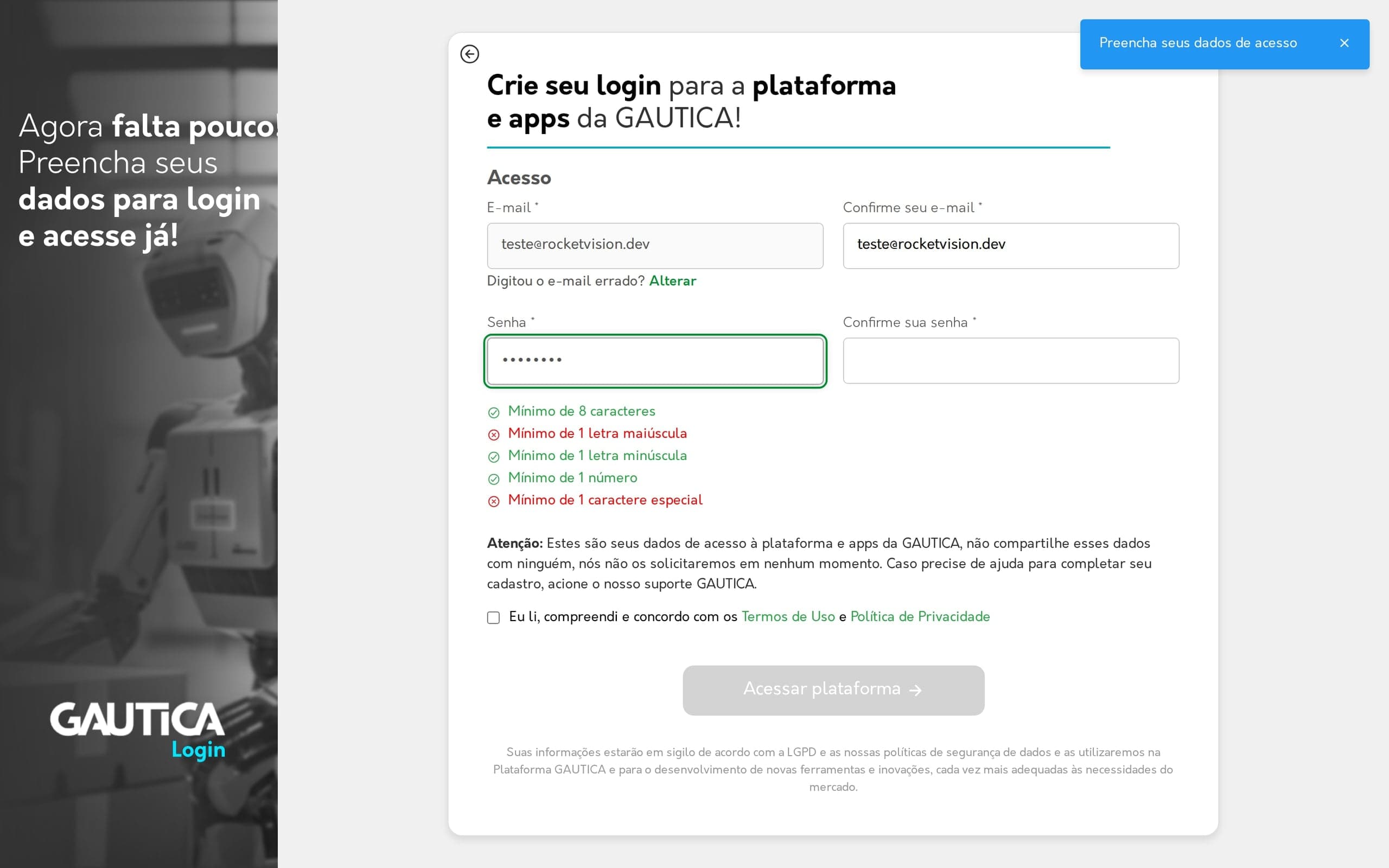 Critérios de senha marcados em verde e vermelho enquanto a pessoa digita